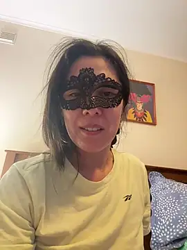 Snapshot of Reinacatchile chatting on 02.19.25 Reinacatchile online show from 02.19.25