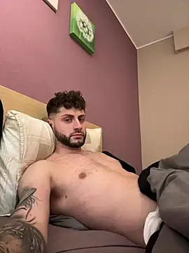 Snapshot of michifolli92 chatting on 12.14.24 michifolli92 online show from 12.14.24