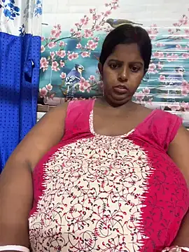 Snapshot of Beauty-queen chatting on 04.19.26 Beauty-queen online show from 04.19.26