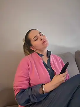 Alirawrz online show from 10.04.25