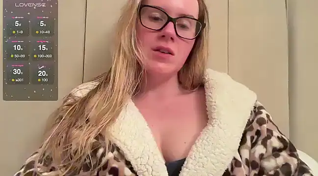 redheadrosie69 online show from 02.17.25