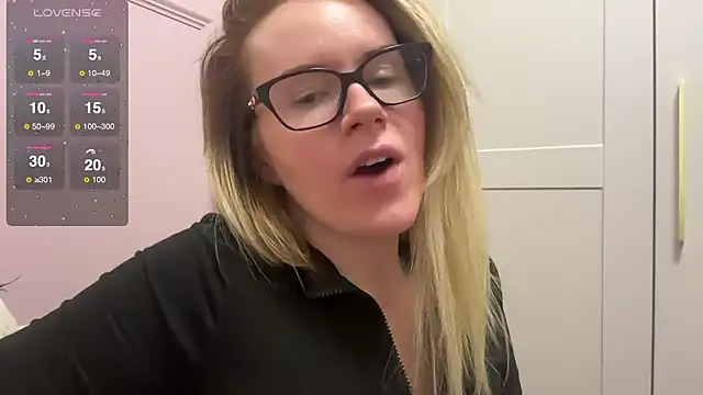 redheadrosie69 online show from 02.21.25