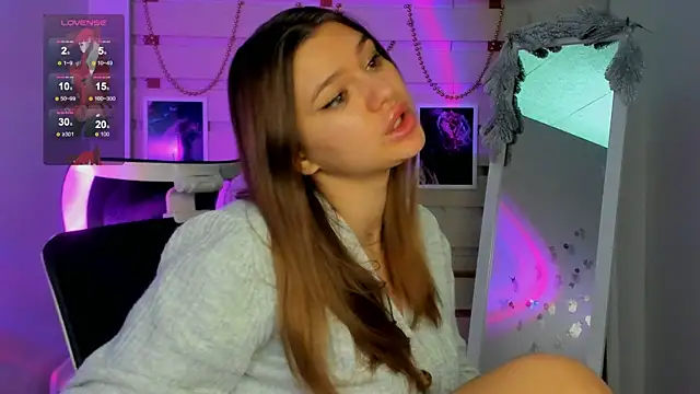 Josephine Kiss online show from 12.10.24