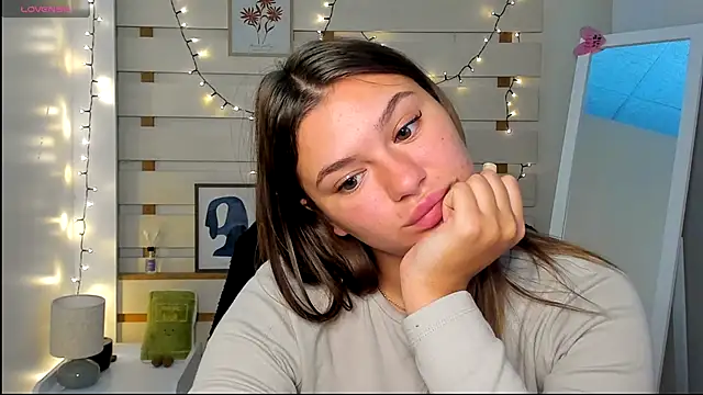 Snapshot of Josephine_Kiss chatting on 10.04.25 Josephine Kiss online show from 10.04.25