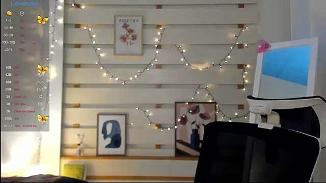 Snapshot of Josephine_Kiss chatting on 10.13.25 Josephine Kiss online show from 10.13.25