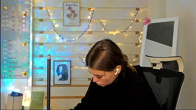 Snapshot of Josephine_Kiss chatting on 10.20.25 Josephine Kiss online show from 10.20.25