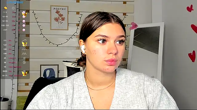 Snapshot of Josephine_Kiss chatting on 10.21.25 Josephine Kiss online show from 10.21.25