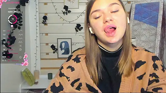 Snapshot of Josephine_Kiss chatting on 10.31.25 Josephine Kiss online show from 10.31.25