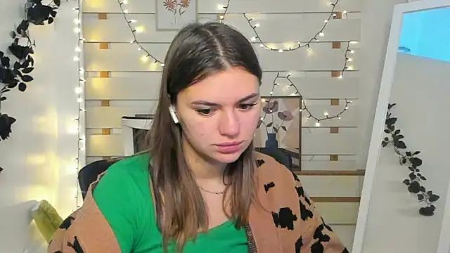 Snapshot of Josephine_Kiss chatting on 11.15.25 Josephine Kiss online show from 11.15.25