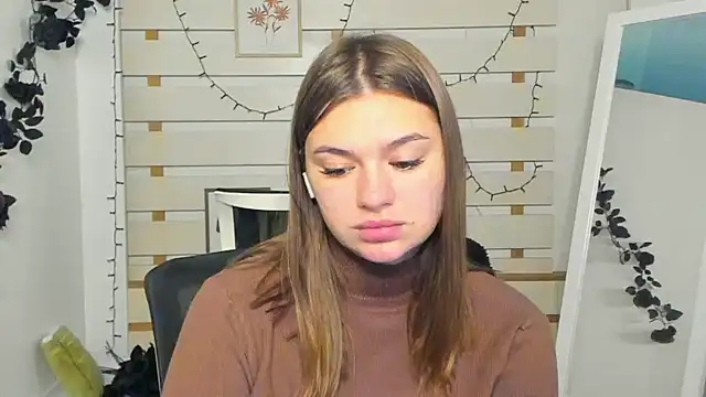 Snapshot of Josephine_Kiss chatting on 11.17.25 Josephine Kiss online show from 11.17.25