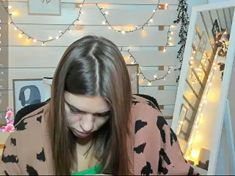 Josephine Kiss online show from 11.30.25