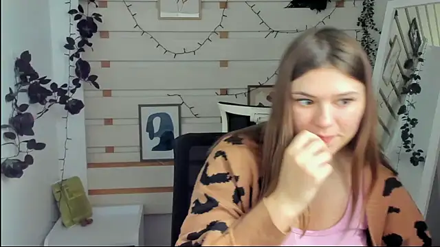 Josephine Kiss online show from 04.06.26