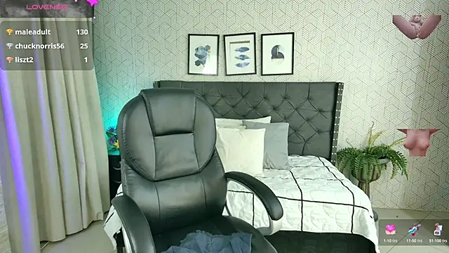 Snapshot of sussy__stone chatting on 12.23.24 sussy stone online show from 12.23.24