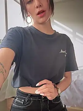 Lorraine Leon online show from 02.07.25