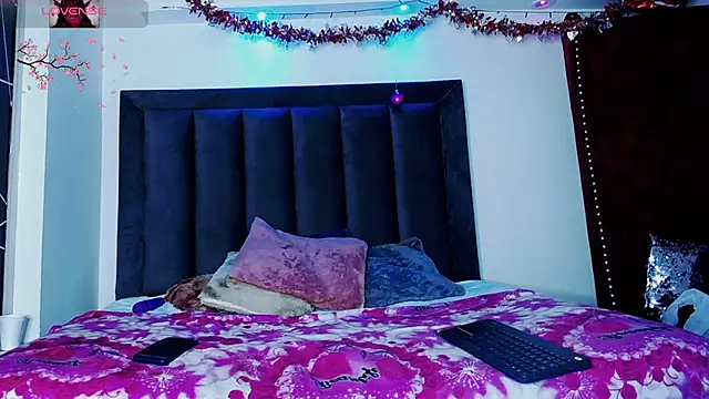 Tifanny Sweett online show from 12.30.24