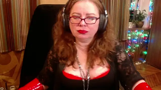 Snapshot of Miss_Tress chatting on 10.13.25 Miss Tress online show from 10.13.25
