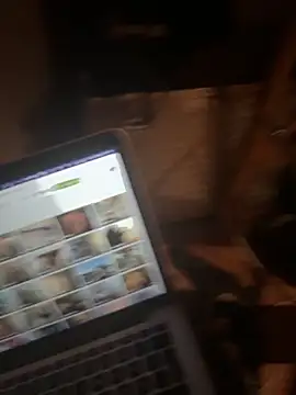 Snapshot of TweakyDude chatting on 09.09.25 TweakyDude online show from 09.09.25