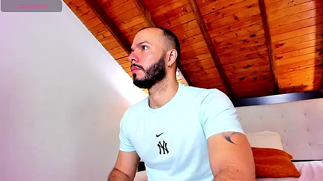 Snapshot of Tom_Bailey chatting on 10.25.25 Tom Bailey online show from 10.25.25