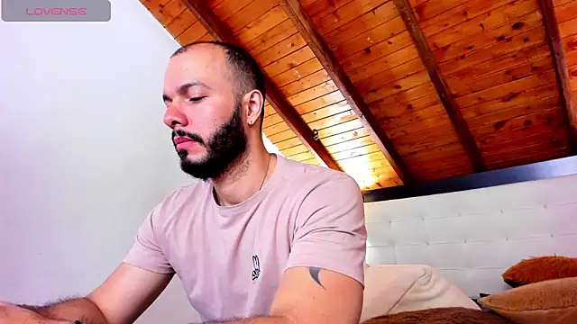 Snapshot of Tom_Bailey chatting on 10.28.25 Tom Bailey online show from 10.28.25