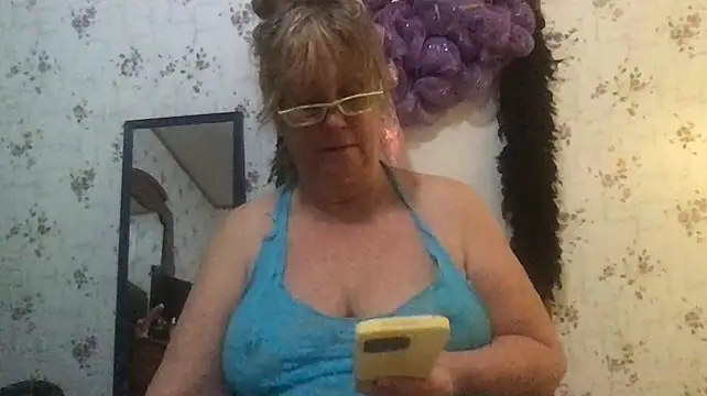 Snapshot of musclebooty70 chatting on 01.19.25 musclebooty70 online show from 01.19.25