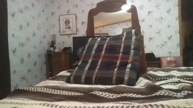 Snapshot of musclebooty70 chatting on 02.05.25 musclebooty70 online show from 02.05.25