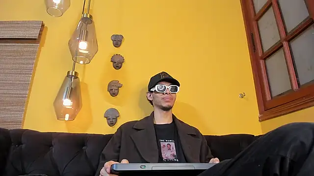 Snapshot of TomyMosterCock chatting on 12.04.24 TomyMosterCock online show from 12.04.24