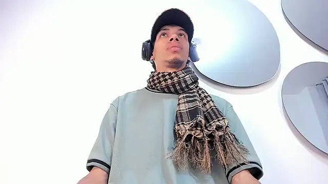 Snapshot of TomyMosterCock chatting on 01.03.25 TomyMosterCock online show from 01.03.25