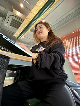 Emily 9xx online show from 11.28.25