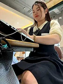 Emily 9xx online show from 11.30.25