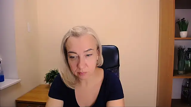 Snapshot of Amor_fati_ chatting on 09.12.25 Amor fati online show from 09.12.25