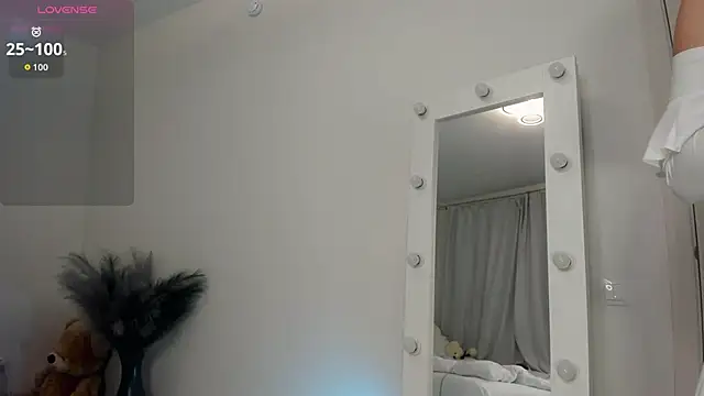 lookkeyhole online show from 09.14.25