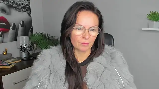 HelenLuxx online show from 12.04.24