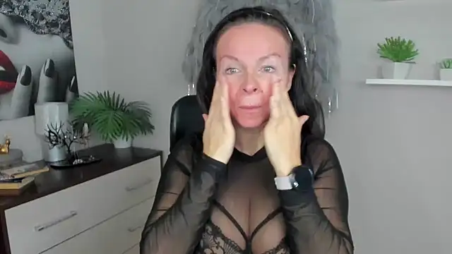 HelenLuxx online show from 12.09.24