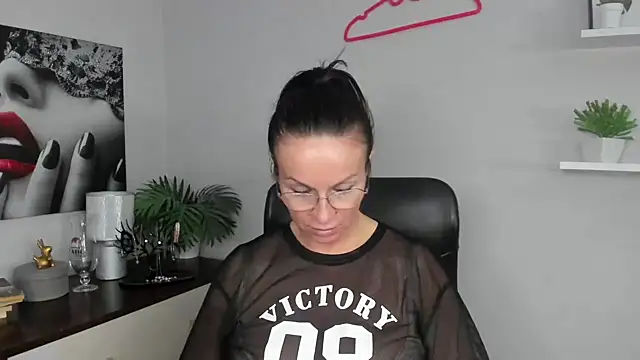 HelenLuxx online show from 12.19.24