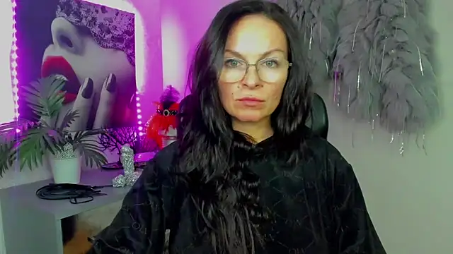 Snapshot of HelenLuxx chatting on 02.04.26 HelenLuxx online show from 02.04.26