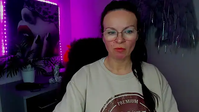 Snapshot of HelenLuxx chatting on 02.09.26 HelenLuxx online show from 02.09.26