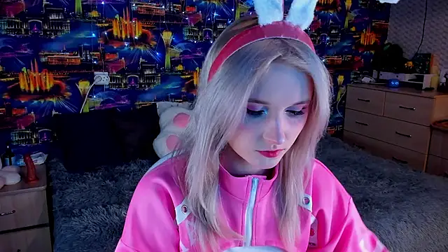 Snapshot of SweeteRose_Royce chatting on 10.01.25 SweeteRose Royce online show from 10.01.25