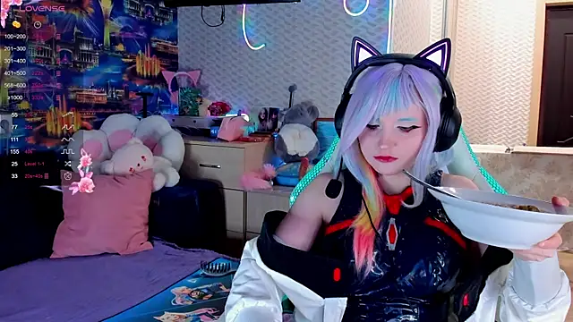 Snapshot of SweeteRose_Royce chatting on 11.10.25 SweeteRose Royce online show from 11.10.25