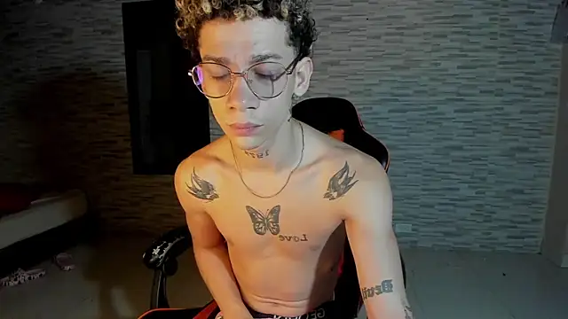 Snapshot of mateodeamjo chatting on 10.02.25 mateodeamjo online show from 10.02.25