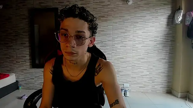 Snapshot of mateodeamjo chatting on 10.05.25 mateodeamjo online show from 10.05.25