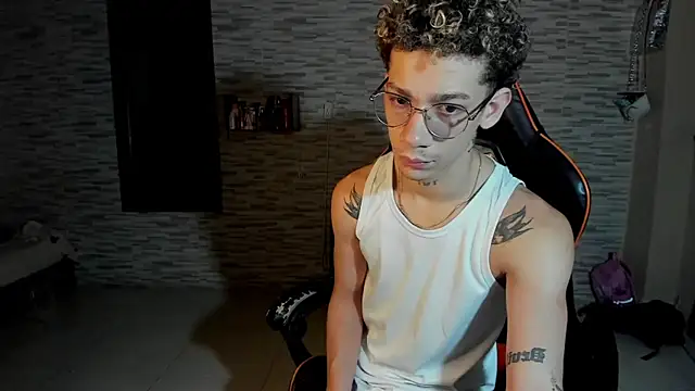 Snapshot of mateodeamjo chatting on 10.07.25 mateodeamjo online show from 10.07.25