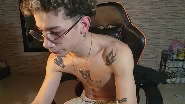 Snapshot of mateodeamjo chatting on 10.11.25 mateodeamjo online show from 10.11.25