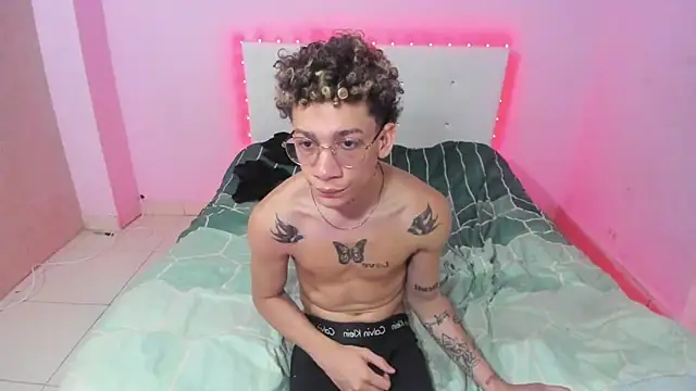 Snapshot of mateodeamjo chatting on 10.15.25 mateodeamjo online show from 10.15.25