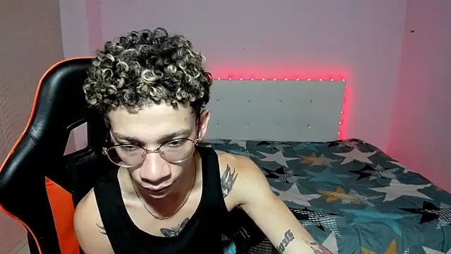 Snapshot of mateodeamjo chatting on 10.22.25 mateodeamjo online show from 10.22.25