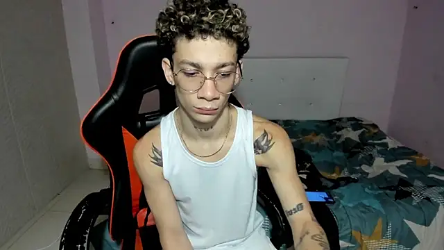 Snapshot of mateodeamjo chatting on 10.23.25 mateodeamjo online show from 10.23.25