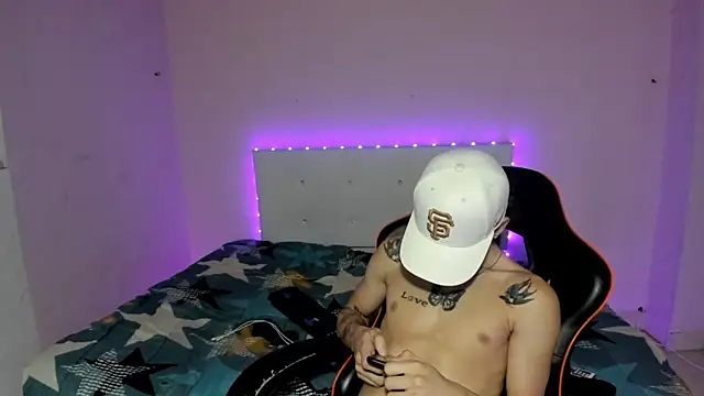 Snapshot of mateodeamjo chatting on 10.25.25 mateodeamjo online show from 10.25.25