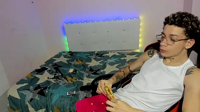 Snapshot of mateodeamjo chatting on 10.26.25 mateodeamjo online show from 10.26.25