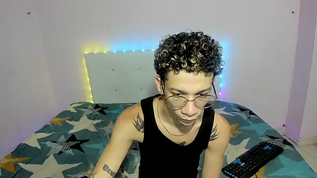 Snapshot of mateodeamjo chatting on 10.28.25 mateodeamjo online show from 10.28.25