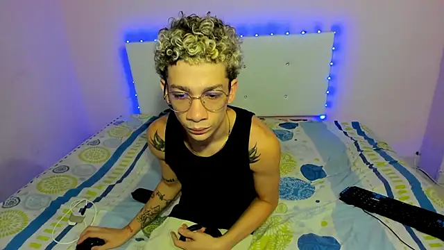 Snapshot of mateodeamjo chatting on 10.30.25 mateodeamjo online show from 10.30.25