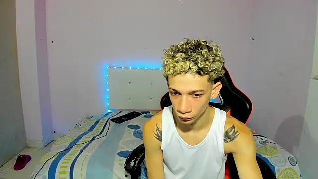 Snapshot of mateodeamjo chatting on 11.01.25 mateodeamjo online show from 11.01.25